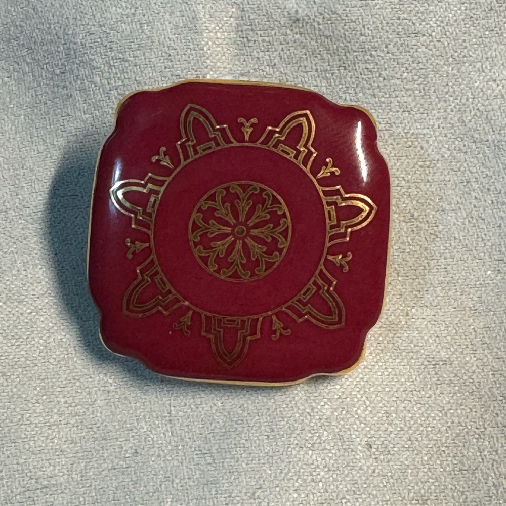 Royal Albert China 100 years Holyrood Brooch